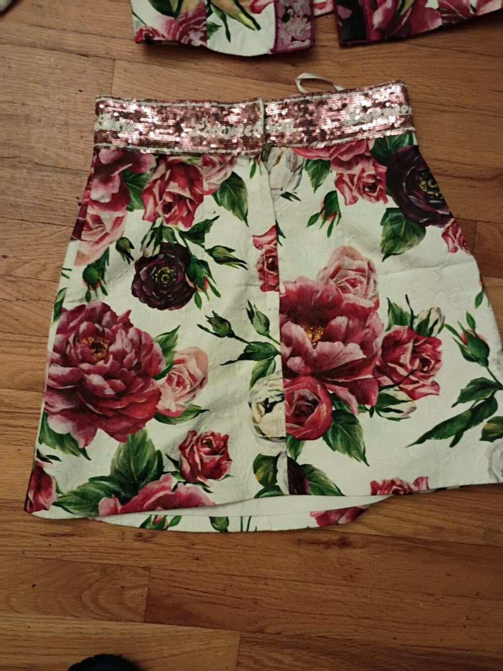 Dolce&Gabbana brocade sequined embellished rose floral cropped jacket skirt set - Picture 9 of 13
